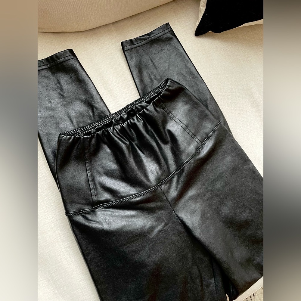 Wilfred Free Daria Ankle Leggings Vegan Leather in Black